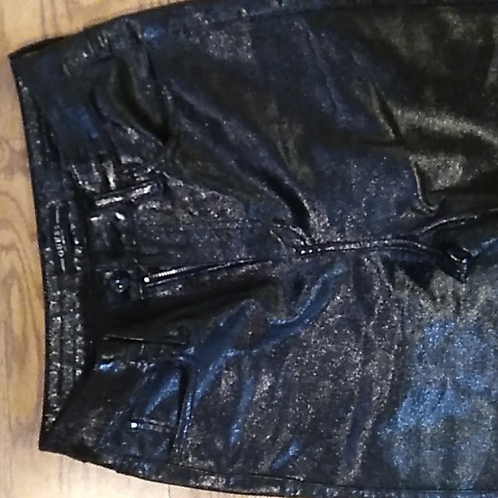 Guess - Picture 3 of 3